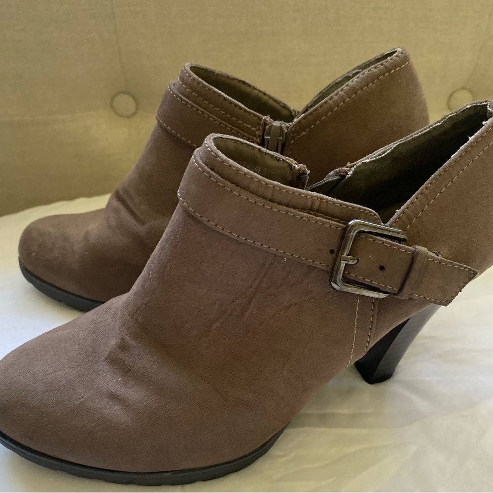 Temt Brown Ankle Boots with Suede Finish